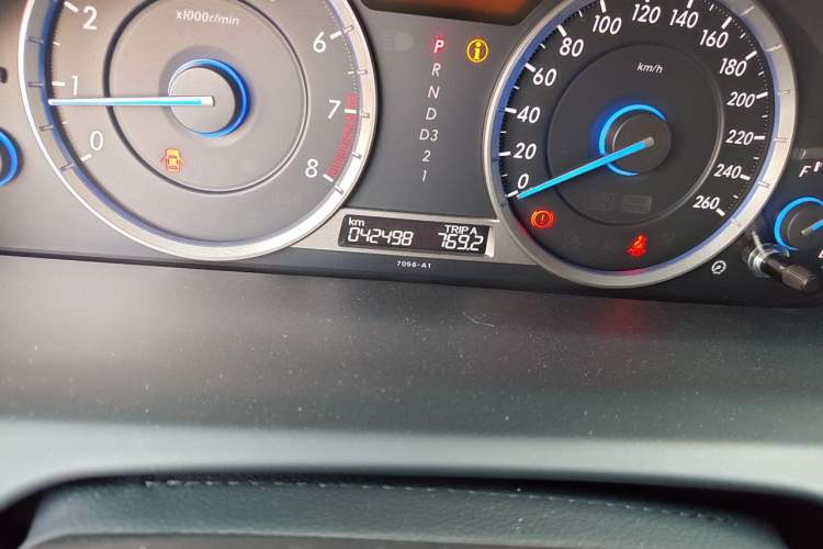 Used Honda Crosstour 2014 2.4L Luxury Edition Odometer Close Up