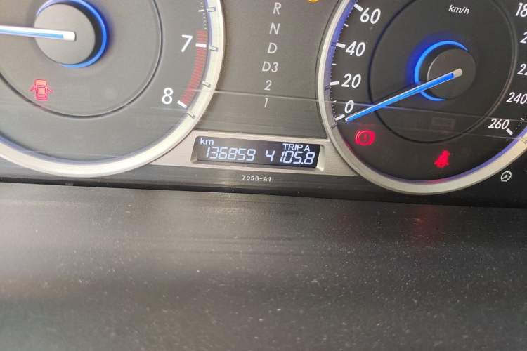 Used Honda Crosstour 2014 2.4L Luxury Edition Odometer Close Up
