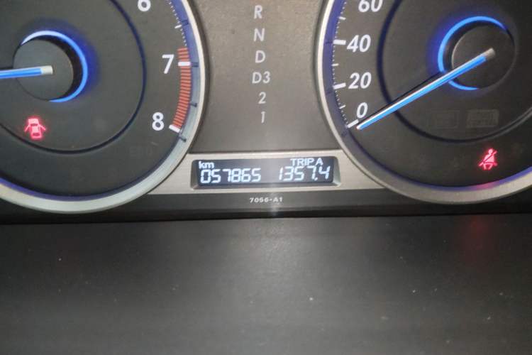 Used Honda Crosstour 2014 2.4L Luxury Edition Odometer Close Up