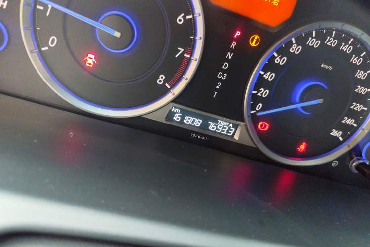 Used Honda Crosstour 2014 2.4L Luxury Edition Odometer Close Up