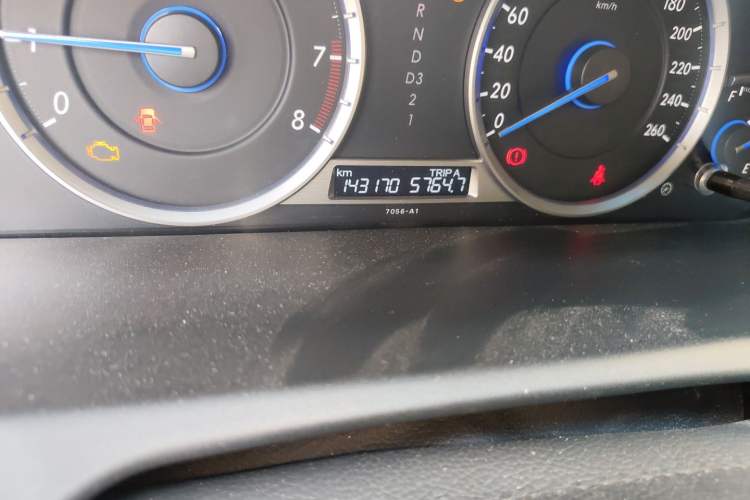 Used Honda Crosstour 2014 2.4L Luxury Edition Odometer Close Up