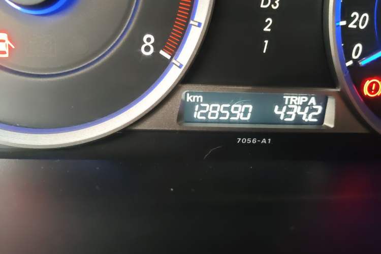 Used Honda Crosstour 2014 2.4L Luxury Edition Odometer Close Up