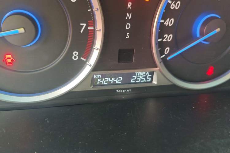 Used Honda Crosstour 2014 3.0L AWD Prestige Edition Odometer Close Up