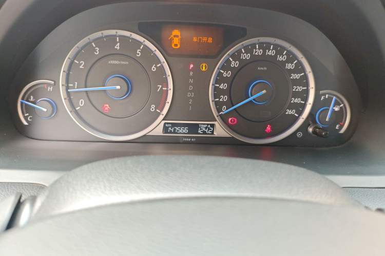 Used Honda Crosstour 2014 2.4L Luxury Edition Odometer Close Up