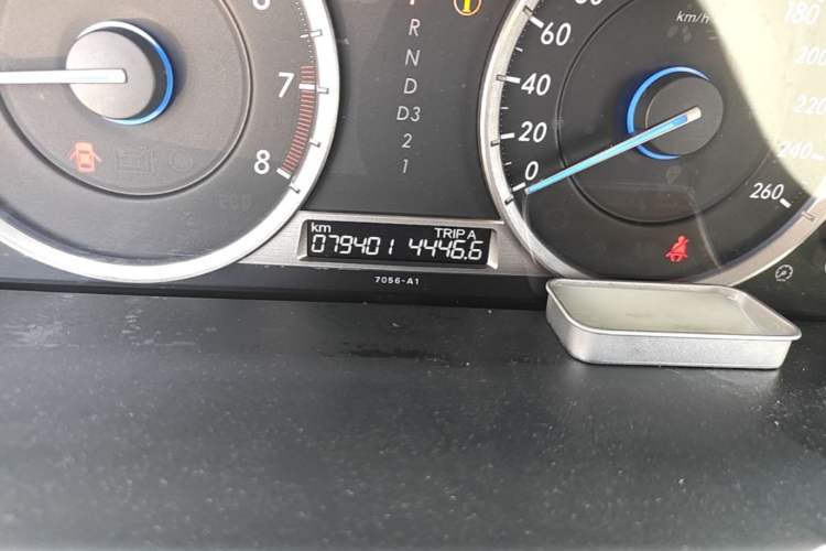 Used Honda Crosstour 2014 2.4L Luxury Edition Odometer Close Up