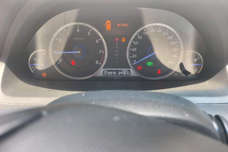 Used Honda Crosstour 2014 2.4L Luxury Edition Odometer Close Up