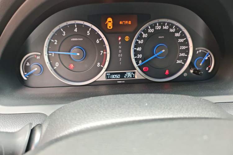 Used Honda Crosstour 2014 2.4L Luxury Edition Odometer Close Up