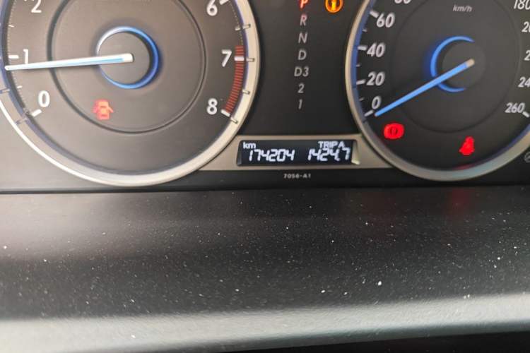 Used Honda Crosstour 2014 2.4L Luxury Edition Odometer Close Up
