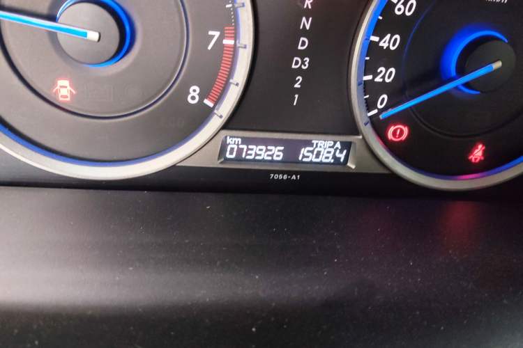 Used Honda Crosstour 2014 2.4L Luxury Edition Odometer Close Up