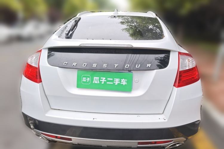 Used Honda Crosstour 2014 2.4L Luxury Edition Rear