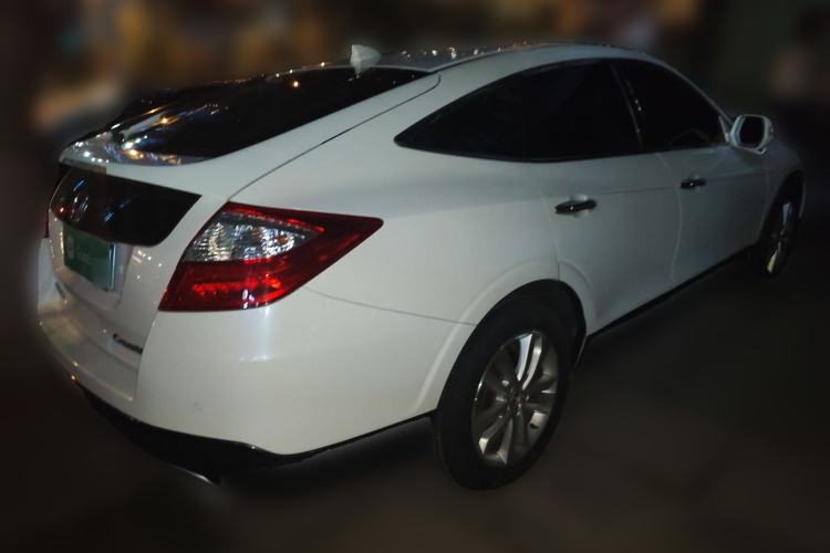 Used Honda Crosstour 2014 2.4L Luxury Navigation Edition Rear Right 45 Deg