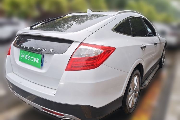 Used Honda Crosstour 2014 2.4L Luxury Edition Rear Right 45 Deg