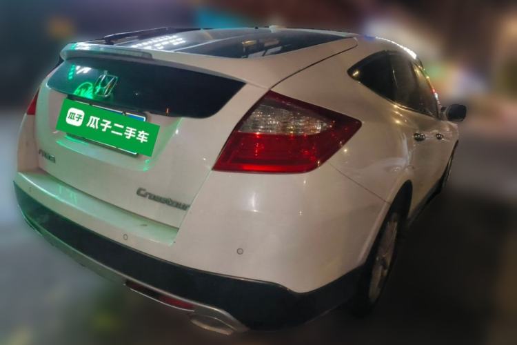 Used Honda Crosstour 2014 2.4L Luxury Edition Rear Right 45 Deg