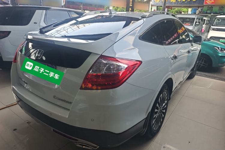 Used Honda Crosstour 2014 2.4L Luxury Edition Rear Right 45 Deg