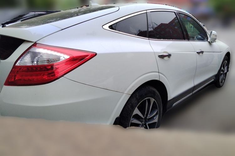 Used Honda Crosstour 2014 2.4L Luxury Edition Rear Right 45 Deg