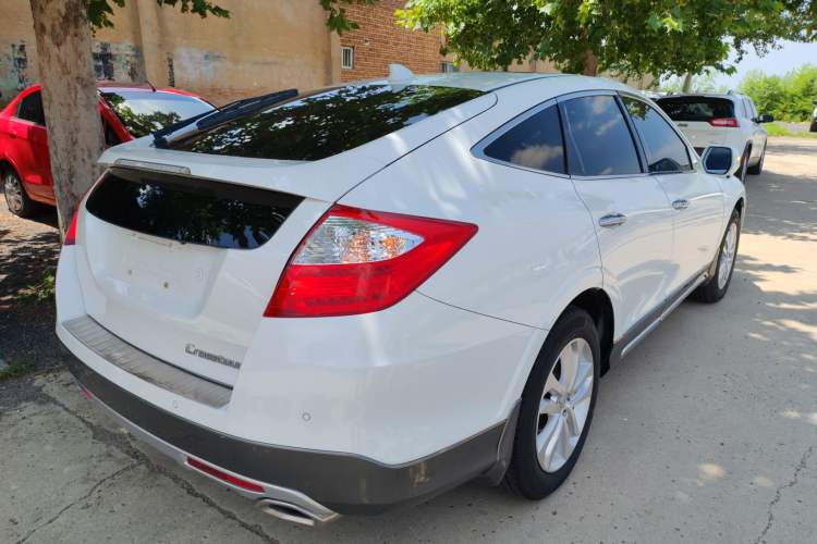 Used Honda Crosstour 2014 2.4L Luxury Edition Rear Right 45 Deg