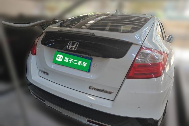 Used Honda Crosstour 2014 2.4L Luxury Edition Rear