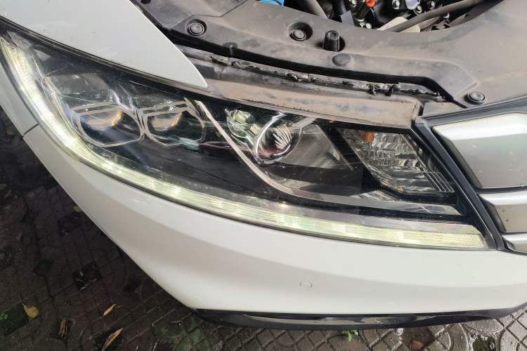 Used Honda Crosstour 2014 3.0L AWD Prestige Edition Right Front Headlight