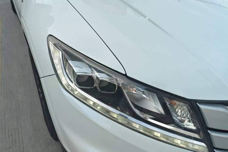 Used Honda Crosstour 2014 3.0L AWD Prestige Edition Right Front Headlight