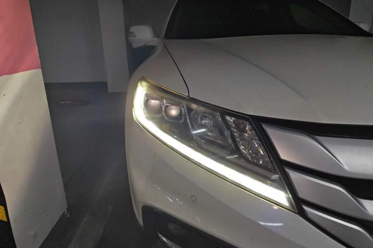 Used Honda Crosstour 2014 2.4L Luxury Edition Right Front Headlight