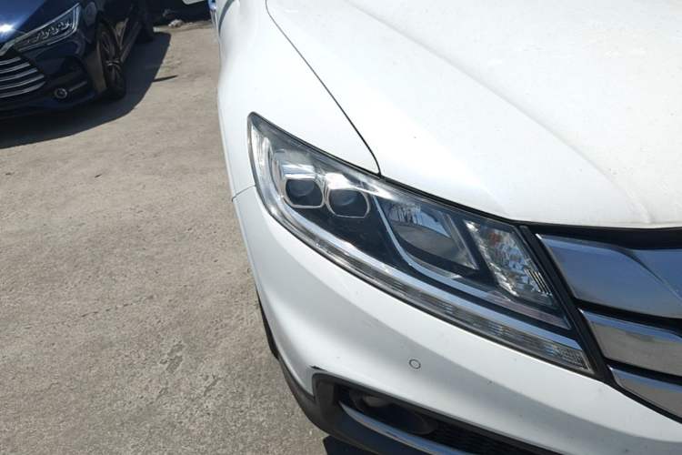 Used Honda Crosstour 2014 2.4L Luxury Edition Right Front Headlight