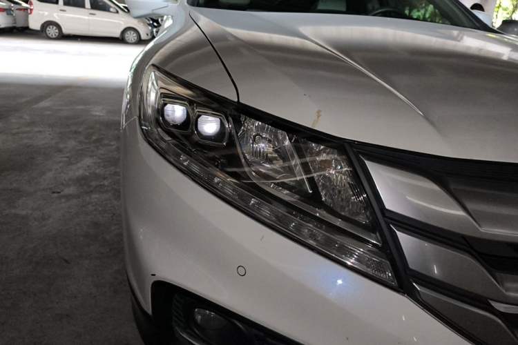 Used Honda Crosstour 2014 2.4L Luxury Edition Right Front Headlight