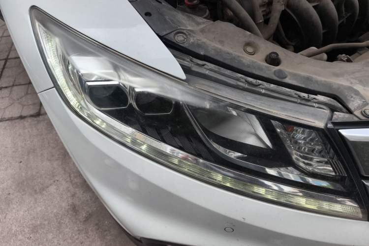Used Honda Crosstour 2014 2.4L Luxury Edition Right Front Headlight