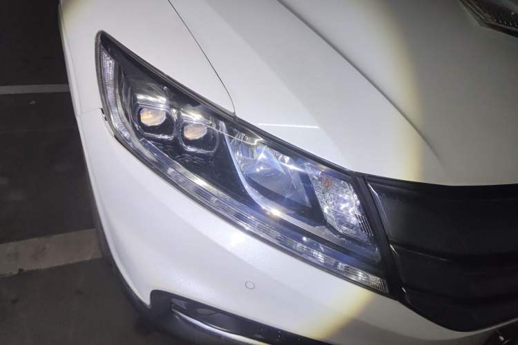 Used Honda Crosstour 2014 2.4L Luxury Edition Right Front Headlight
