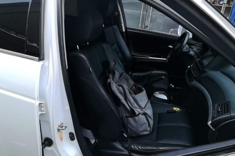 Used Honda Crosstour 2014 2.4L Luxury Edition Right Front Seat