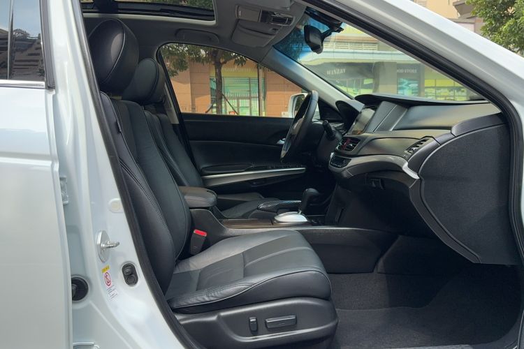 Used Honda Crosstour 2014 2.4L Luxury Edition Right Front Seat