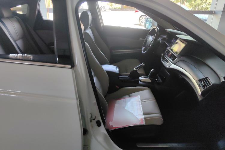 Used Honda Crosstour 2014 2.4L Luxury Edition Right Front Seat