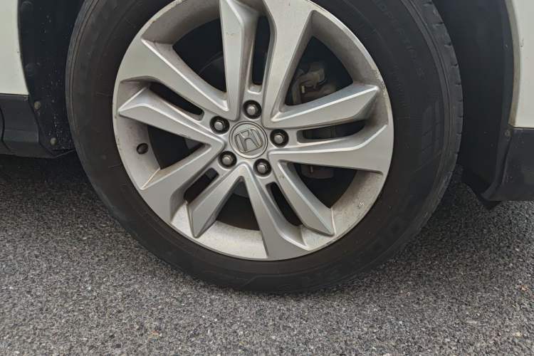 Used Honda Crosstour 2014 2.4L Luxury Edition Right Front Wheel Hub