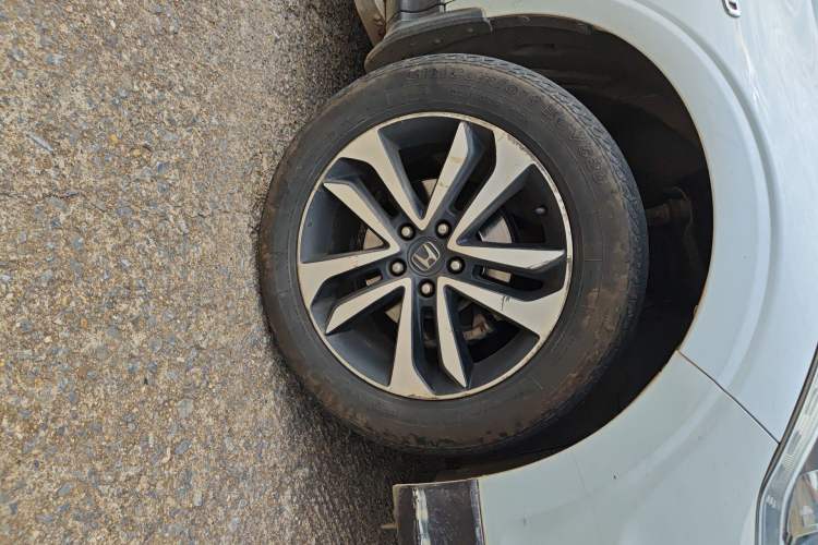 Used Honda Crosstour 2014 3.0L AWD Prestige Edition Right Front Wheel Hub