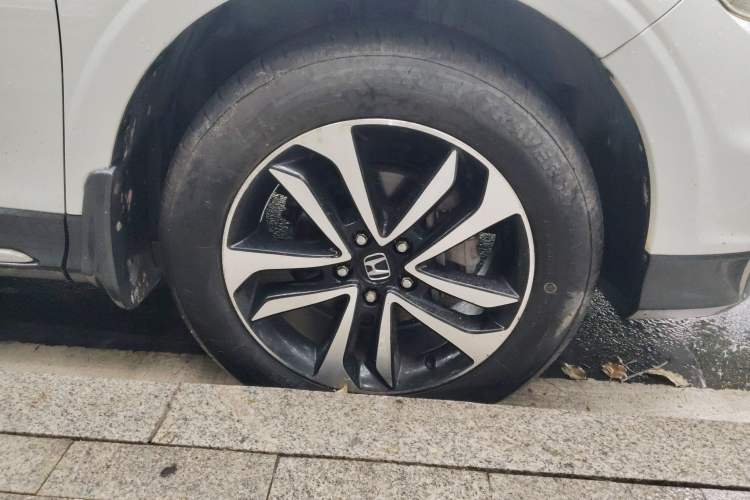 Used Honda Crosstour 2014 2.4L Luxury Edition Right Front Wheel Hub
