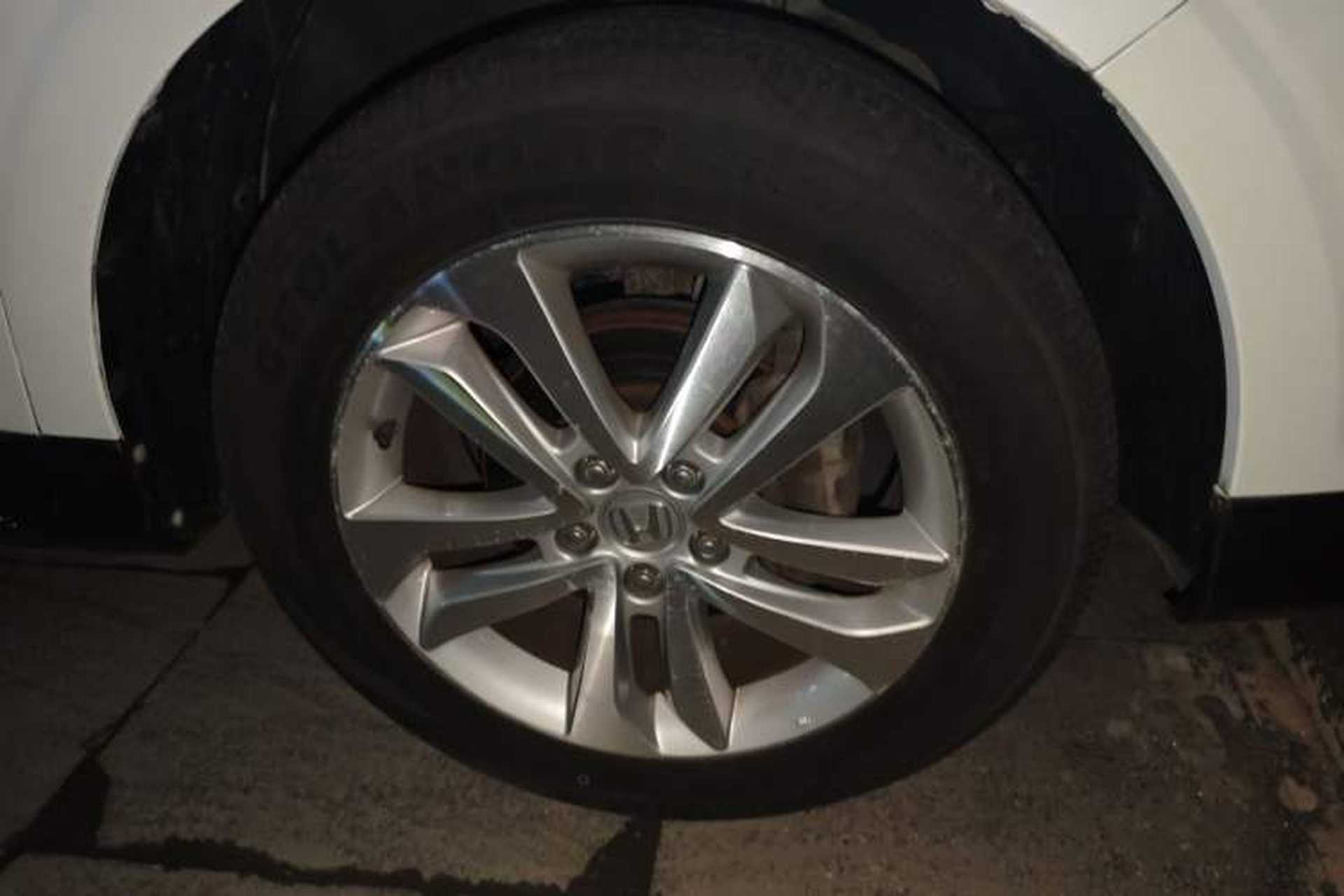 Used Honda Crosstour 2014 2.4L Luxury Navigation Edition Right Front Wheel Hub
