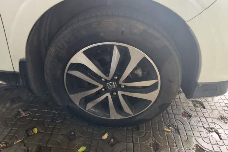 Used Honda Crosstour 2014 3.0L AWD Prestige Edition Right Front Wheel Hub
