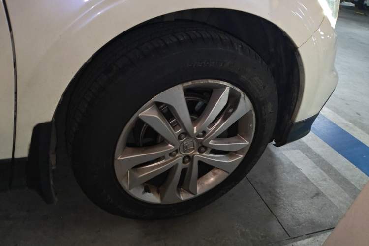 Used Honda Crosstour 2014 2.4L Luxury Edition Right Front Wheel Hub
