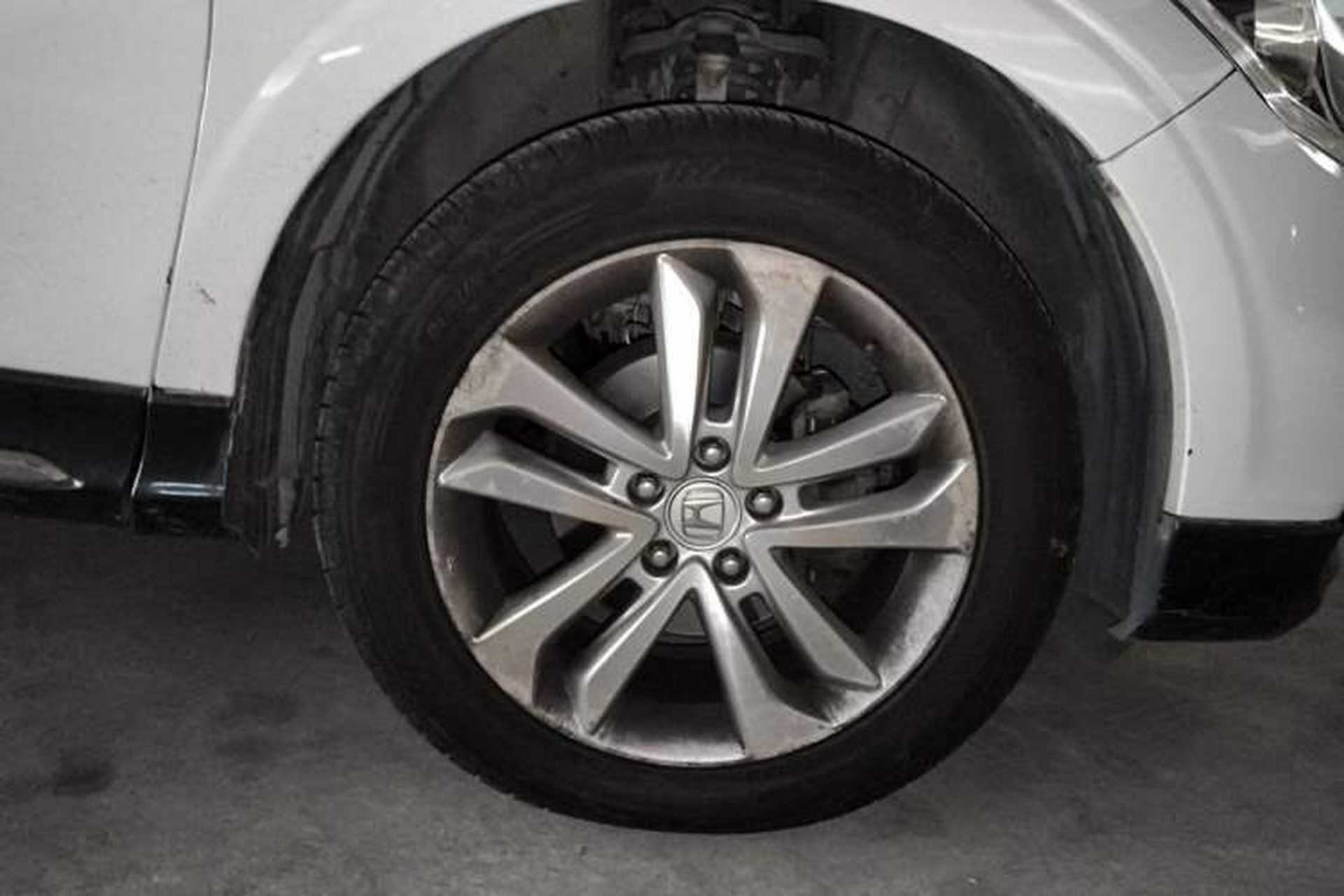 Used Honda Crosstour 2014 2.4L Luxury Edition Right Front Wheel Hub