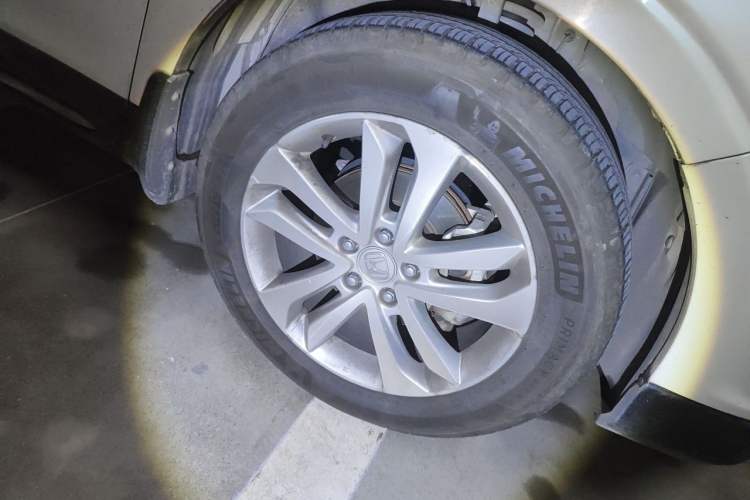 Used Honda Crosstour 2014 2.4L Luxury Edition Right Front Wheel Hub
