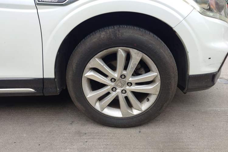 Used Honda Crosstour 2014 2.4L Luxury Edition Right Front Wheel Hub