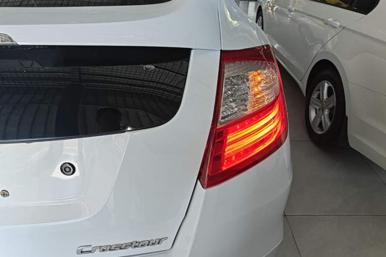Used Honda Crosstour 2014 2.4L Luxury Edition Right Rear Taillight