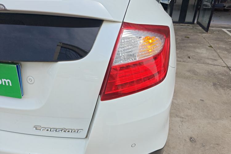Used Honda Crosstour 2014 2.4L Luxury Edition Right Rear Taillight