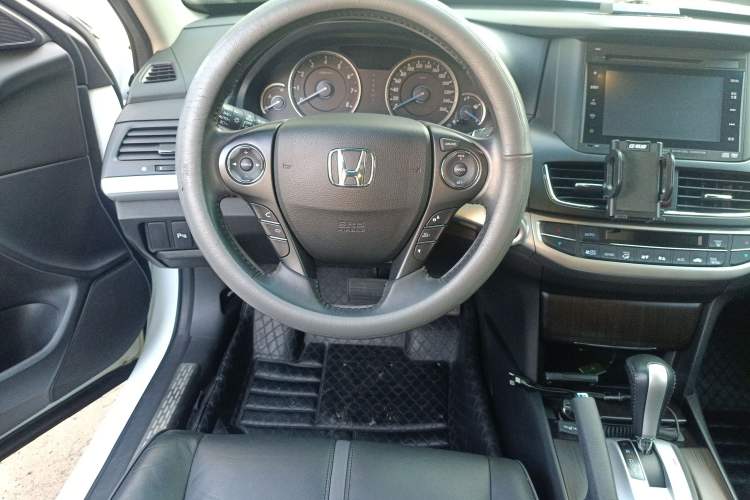 Used Honda Crosstour 2014 2.4L Luxury Navigation Edition Steering Wheel