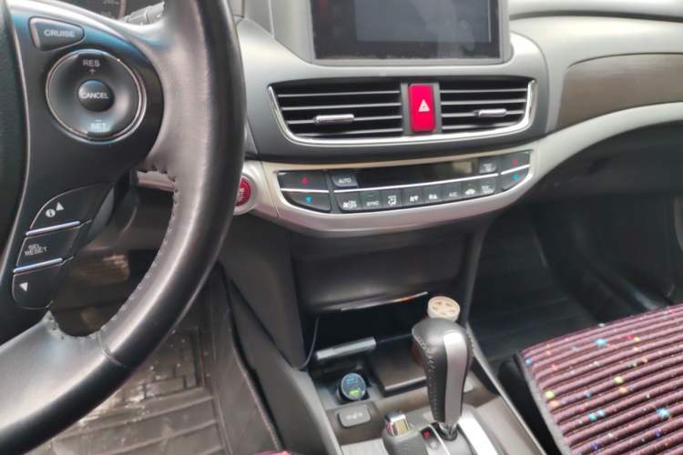 Used Honda Crosstour 2016 2.4L Luxury Edition Audio And AC Panel