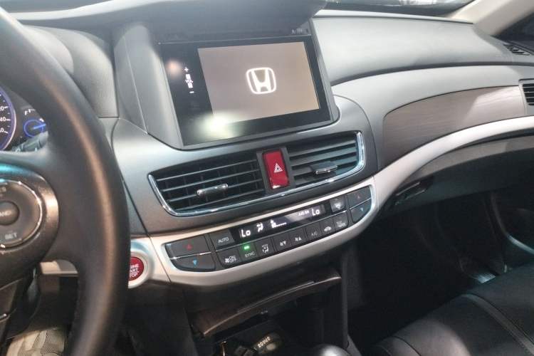 Used Honda Crosstour 2016 2.4L Luxury Edition Audio And AC Panel