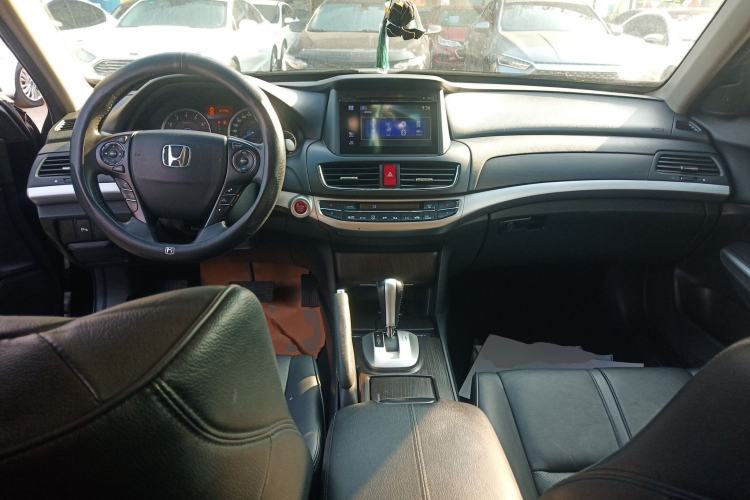 Used Honda Crosstour 2016 2.4L Luxury Edition Center Console