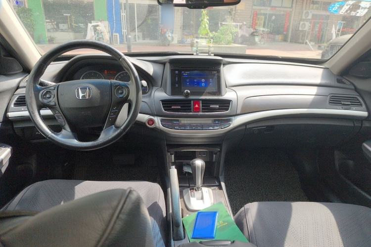 Used Honda Crosstour 2016 2.4L Luxury Edition Center Console