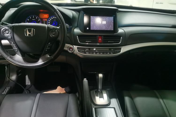 Used Honda Crosstour 2016 2.4L Luxury Edition Center Console