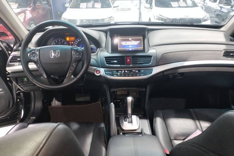 Used Honda Crosstour 2016 2.4L Luxury Edition Center Console