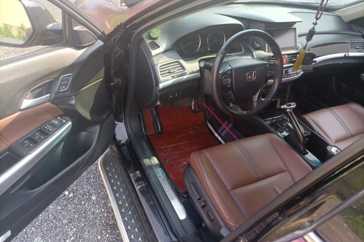 Used Honda Crosstour 2016 3.0L AWD Prestige Edition Driver Seat